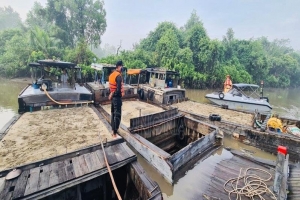 Tạm giữ 03 phương tiện vận chuyển cát không rõ nguồn gốc trên sông Đồng Nai