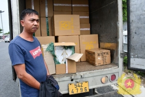 Bắt đối tượng vận chuyển 33.000 gói thuốc lá điếu mang nhãn hiệu HERO và JET
