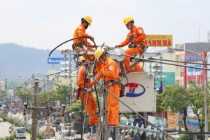 Phụ tải điện miền Bắc lập đỉnh do nắng nóng gay gắt, EVNNPC khuyến cáo tiết kiệm điện
