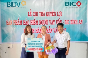 BIC trao hơn 1 tỷ đồng quyền lợi bảo hiểm cho khách hàng vay vốn tại Bến Tre