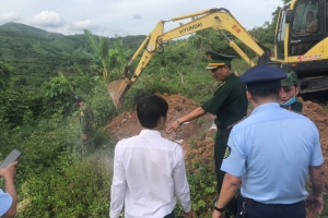 Quảng Trị: Xe khách vận chuyển sản phẩm đông lạnh bốc mùi hôi thối