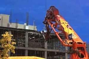 Vụ gãy cần cẩu phun bê tông 02 người chết, 02 người bị thương