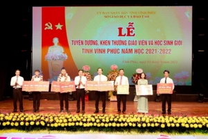 Vĩnh Phúc tổ chức tuyên dương, khen thưởng cho giáo viên, học sinh giỏi năm học 2021-2022