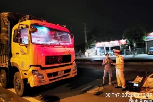 Kiên quyết xử lý xe quá khổ quá tải, “không có vùng cấm, không có ngoại lệ”