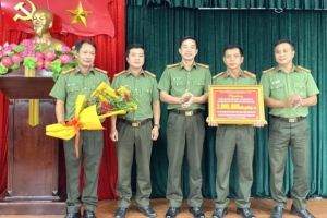 Khởi tố một phụ nữ từ Nghệ An vào khu du lịch Bà Nà Hills tiêu thụ USD giả