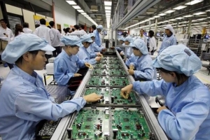 Tính đến 15/08, cả nước xuất siêu 1,39 tỷ USD; có 05 nhóm hàng xuất khẩu đạt kim ngạch từ 1 tỷ USD