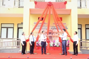 Bàn giao công trình Nhà ký túc xá sinh viên Lào tại Trường Đại học Hồng Đức