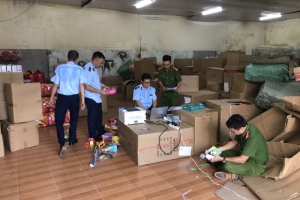 Lực lượng Quản lý thị trường tỉnh Thái Bình tạm giữ hơn 4.000 đồ chơi trẻ em có dấu hiệu vi phạm