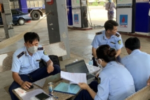 Bình Định phát hiện cửa hàng xăng dầu sử dụng cột bơm hết hạn kiểm định