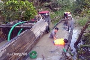 Tiếp tục bắt quả tang 02 phương tiện bơm hút cát trái phép tại huyện Nhơn Trạch