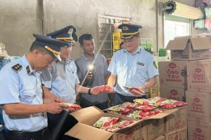 Phát hiện, xử lý 01 hộ kinh doanh 367 gói hạt nêm giả mạo nhãn hiệu Aji-ngon