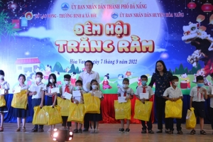 Đà Nẵng: Tặng quà Trung thu cho hàng nghìn em nhỏ có hoàn cảnh đặc biệt khó khăn