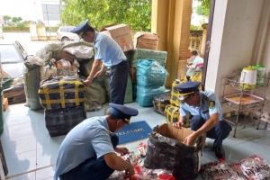 Thu giữ hàng nghìn sản phẩm hàng hóa không rõ nguồn gốc xuất xứ và phẩm mỹ phẩm nhập lậu