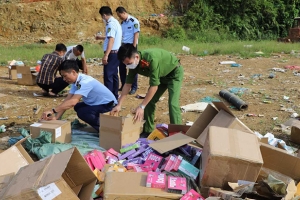Cơ quan chức năng tỉnh Yên Bái tiêu hủy 5.280 điếu thuốc lá điện tử nhập lậu