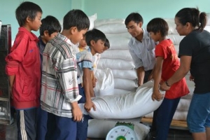 Kon Tum phân bổ hơn 1 ngàn tấn gạo hỗ trọ học sinh học kỳ I năm học 2022-2023