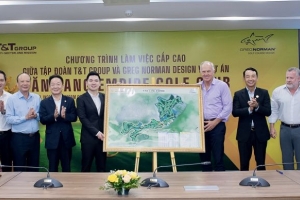 Cú swing đầu tiên của huyền thoại Greg Norman tại sân  golf Văn Lang Empire