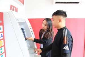 Agribank chuyển đổi số để mang tiện ích đến khách hàng