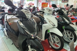 Giá xe Honda Vision tháng 10/2022 bất ngờ tăng mạnh trở lại
