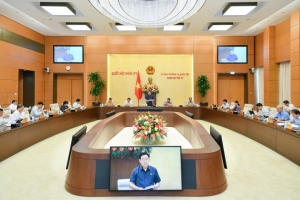 Phiên họp thứ 16 cho ý kiến, xem xét các vấn đề kinh tế, ngân sách và nhân sự