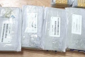 Khởi tố đối tượng vận chuyển trái phép hơn 700 trăm chiếc điện thoại đi động iPhone các loại
