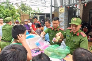 Đà Nẵng ấm tình người sau trận mưa bão lịch sử