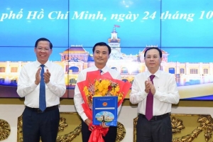 Trao quyết định phê chuẩn Phó Chủ tịch UBND TP. Hồ Chí Minh đối với ông Bùi Xuân Cường