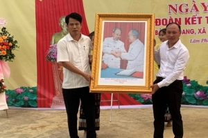 Trưởng ban Tuyên giáo Tỉnh ủy Thanh Hoá dự Ngày hội Đại đoàn kết dân tộc tại bản Nà Đang