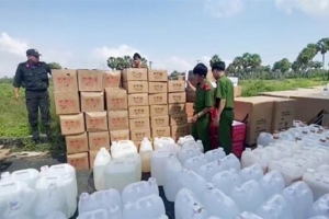 Phát hiện xe tải chở hàng không rõ nguồn gốc tại An Giang