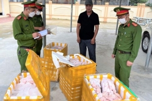 Thu giữ 400 kg da, mỡ lợn không rõ nguồn gốc