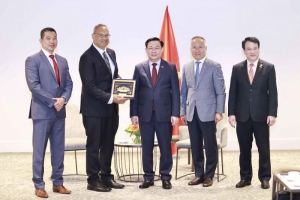 Chủ tịch Quốc hội tiếp đại diện công ty Fiso Investment và Viet River Holdings