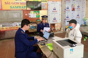Thu giữ gần 100 lít rượu thủ công không rõ nguồn gốc tại Lạng Sơn