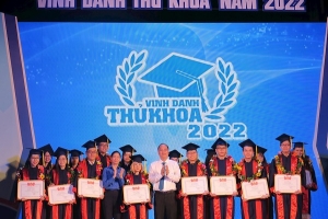 Vinh danh 75 thủ khoa năm 2022 tại TP. Hồ Chí Minh