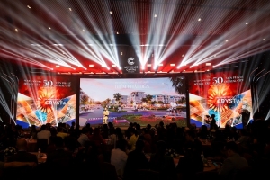 Bộ sưu tập 50 viên pha lê đắt giá trục đại lộ Pha Lê Crystal City chính thức ra mắt