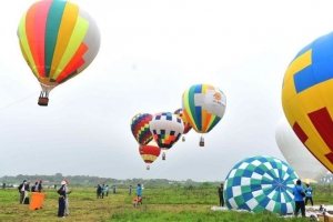 Festival Khinh khí cầu - Dù lượn quốc tế tại TP Sầm Sơn