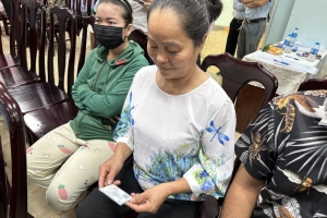 Giá trị nhân văn từ những cuốn sổ bảo hiểm xã hội, thẻ bảo hiểm y tế cho người khó khăn tại TP. Thủ Đức