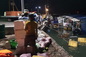 Triển khai các biện pháp ứng phó sự cố tràn dầu từ tàu Hoàng Thiên 99