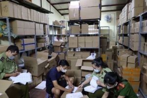 Phát hiện 02 cơ sở kinh doanh hàng hóa không rõ nguồn gốc
