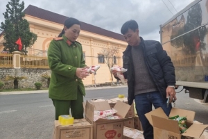 Bất ngờ kiểm tra, phát hiện hai đối tượng mua bán 500kg hàng hóa, thực phẩm giả