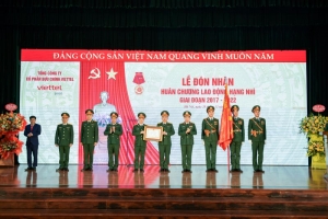 Viettel Post vinh dự đón nhận Huân chương Lao động Hạng Nhì