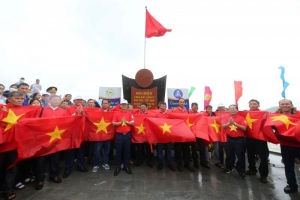 Lễ chào cờ đặc biệt ngày đầu năm mới ở danh thắng quốc gia Mũi Điện