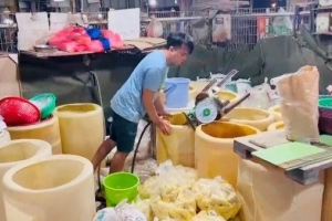 Phát hiện 03 cơ sở ngâm hóa chất tẩy trắng số lượng lớn măng, ngó sen tại chợ Bình Điền