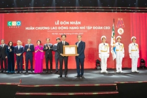 Tập đoàn CEO đón nhận Huân chương Lao động hạng Nhì