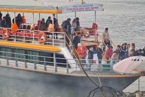 Không đăng kiểm và giấy phép hoạt động, 169 tàu du lịch ở lòng hồ Hoà Bình bị dừng hoạt động