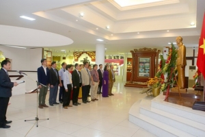 Kỷ niệm 93 năm Ngày thành lập Đảng Cộng sản Việt Nam- Bệnh viện Trung ương Huế báo công dâng Bác 10 thành tựu năm 2022