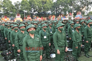 Hàng nghìn thanh niên TP. Hồ Chí Minh lên đường nhập ngũ