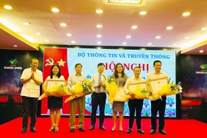 Vina CHG vinh dự đón nhận Bằng khen của Bộ Thông tin và Truyền thông