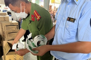 Thu giữ gần 1.000 chai thuốc bảo vệ thực vật không rõ nguồn gốc