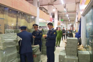 Lạng Sơn phát hiện kho hàng hóa có dấu hiệu vi phạm