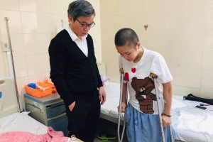 Chiến thắng ung thư xương, cô gái đầu quân vào ngành y để trả ơn cuộc đời