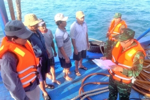 Bắt giữ tàu cá vận chuyển 47.000 lít dầu DO không rõ nguồn gốc